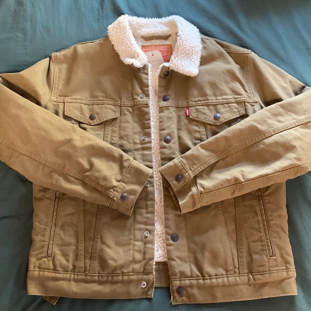 Brand New with tag Levi’s Sherpa Lined Trucker Jacket